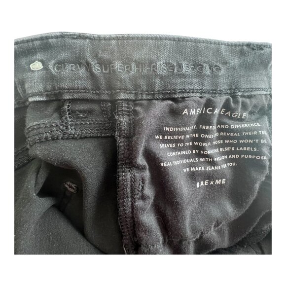 American Eagle Curvy High-Rise Ripped Jegging Jeans Size 2 | Length 27 - Picture 4 of 9